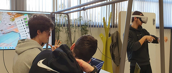 photos d'étudiants jouant à GRAIL